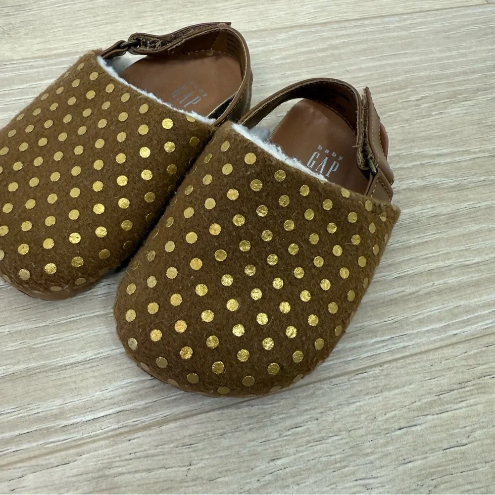 GAP tan gold